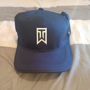 NWT Nike Golf Tiger Woods Golf Hat - Adjustable